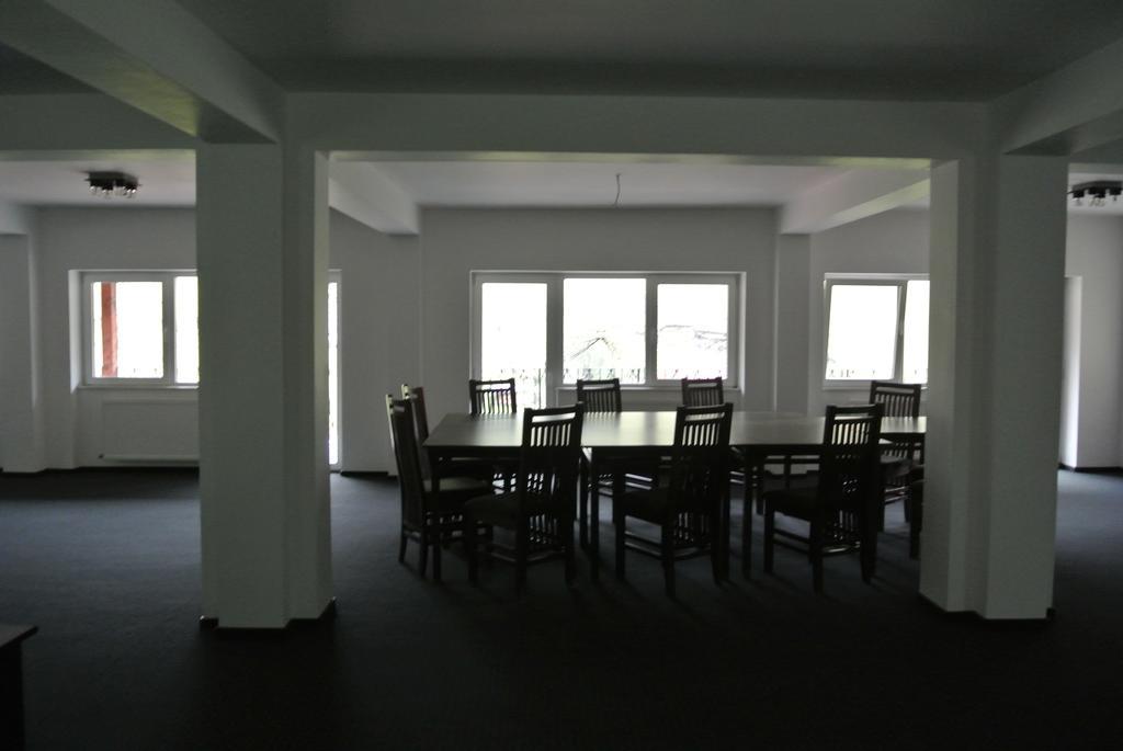 Pensiune Restaurant Piatra Craiului Dîmbovicioara Zewnętrze zdjęcie